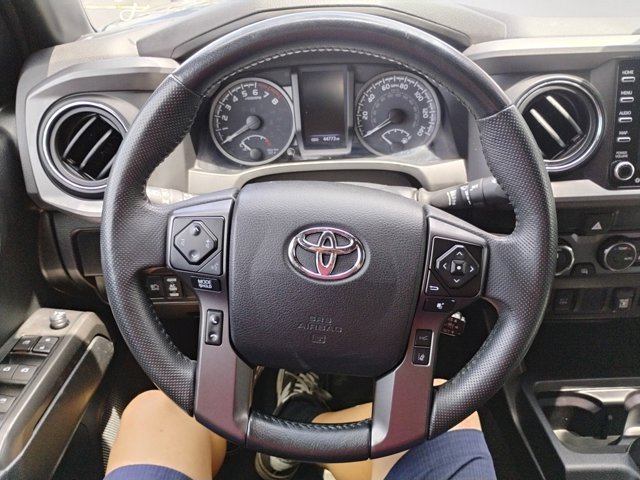 Vehicle image 11 of 13