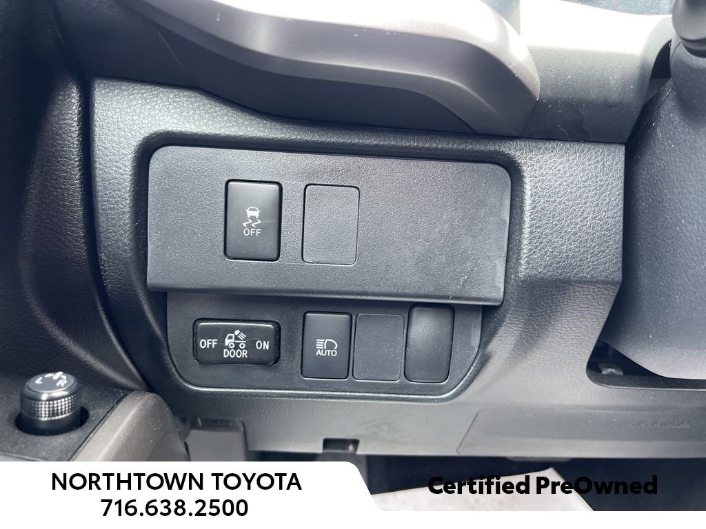 Vehicle image 33 of 56