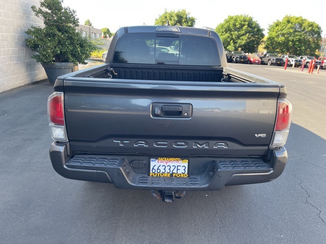 Vehicle image 4 of 5