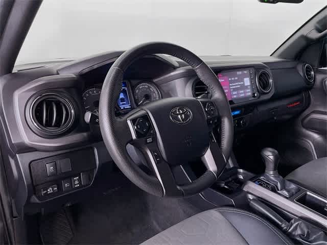 Vehicle image 13 of 34