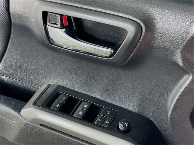 Vehicle image 21 of 34