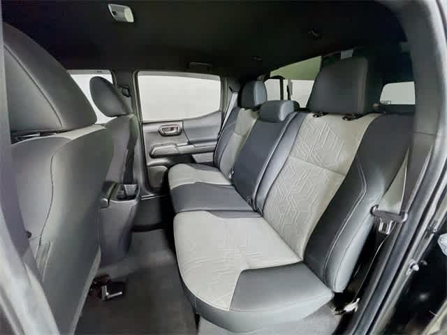 Vehicle image 27 of 34