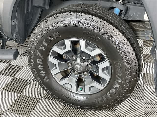 Vehicle image 33 of 34