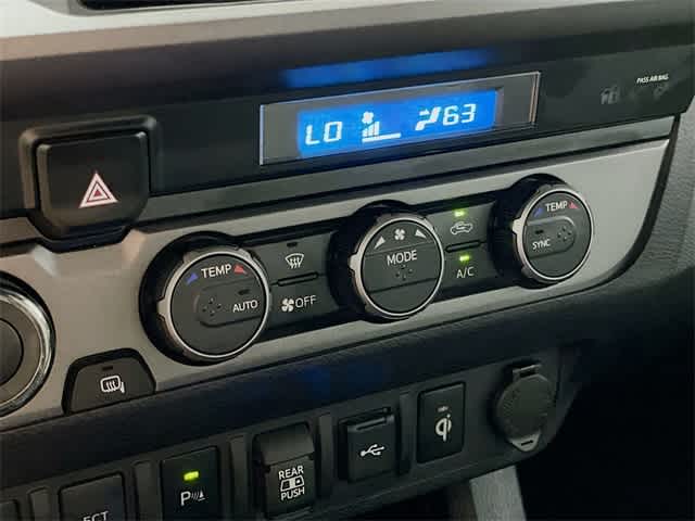 Vehicle image 19 of 34