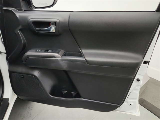 Vehicle image 26 of 29