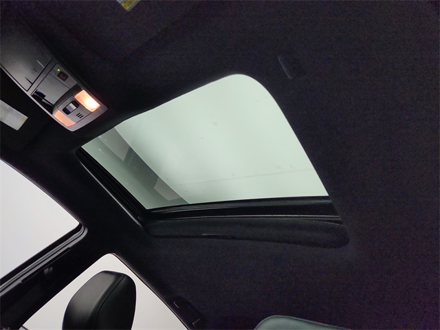 Vehicle image 11 of 29