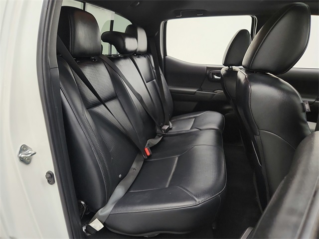 Vehicle image 27 of 29