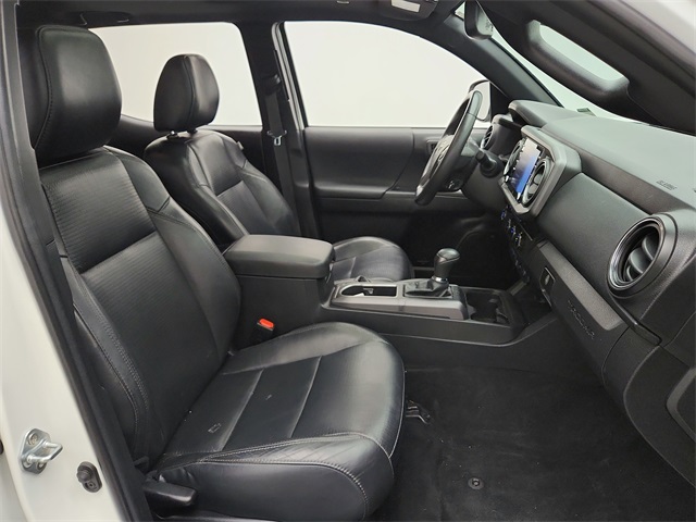 Vehicle image 25 of 29