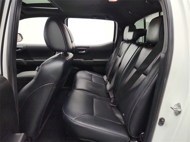 Vehicle image 23 of 29