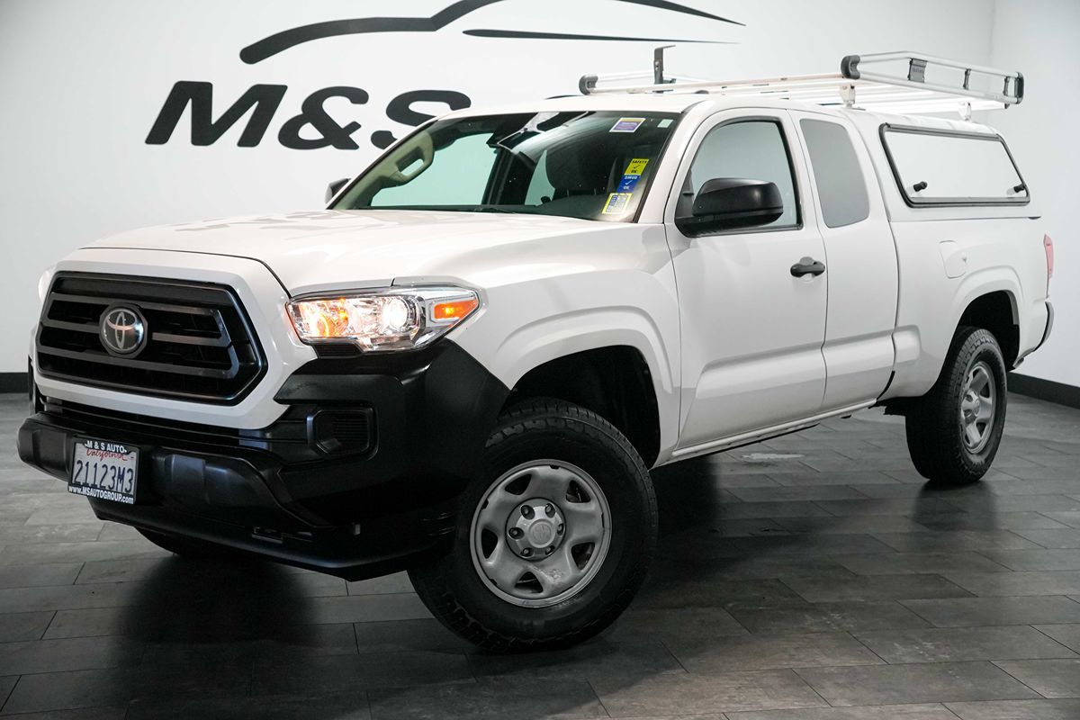 2022 Toyota Tacoma SR Image 2 of 22