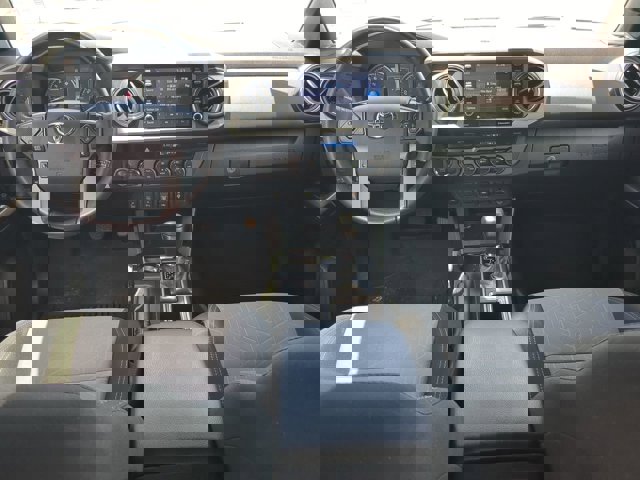 Vehicle image 14 of 27
