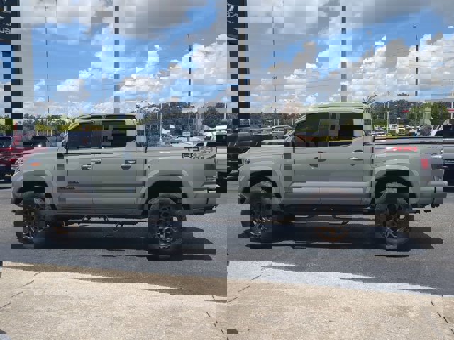 Vehicle image 8 of 27