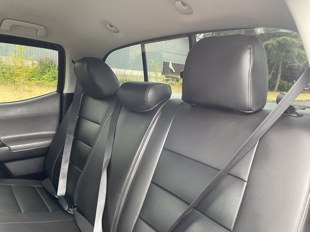 Vehicle image 17 of 28