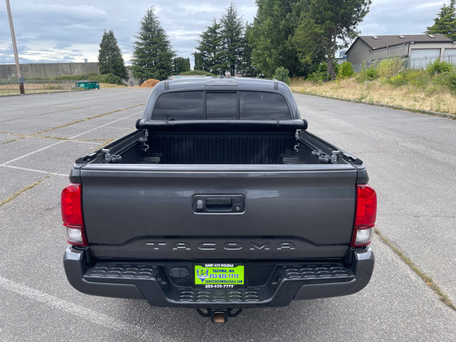 Vehicle image 10 of 28