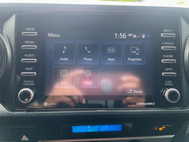 Vehicle image 24 of 28