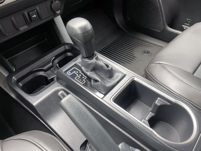 Vehicle image 25 of 28