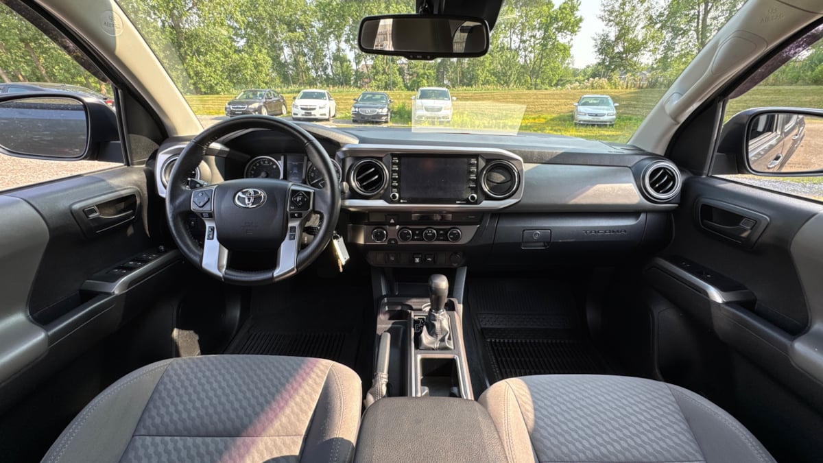 Vehicle image 14 of 29