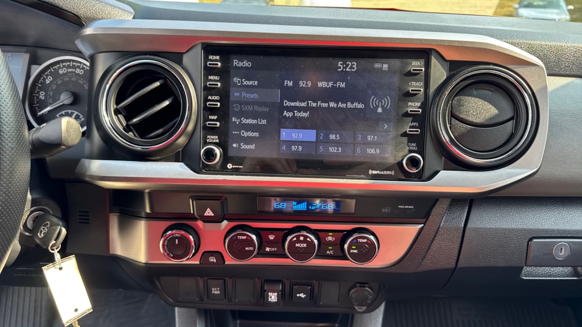 Vehicle image 17 of 29