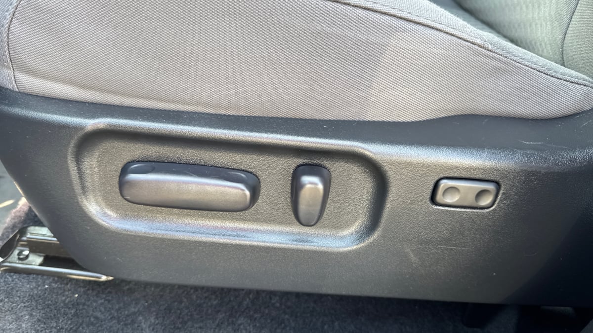 Vehicle image 23 of 29