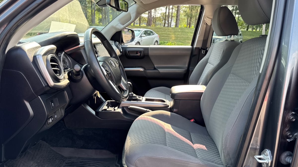 Vehicle image 12 of 29