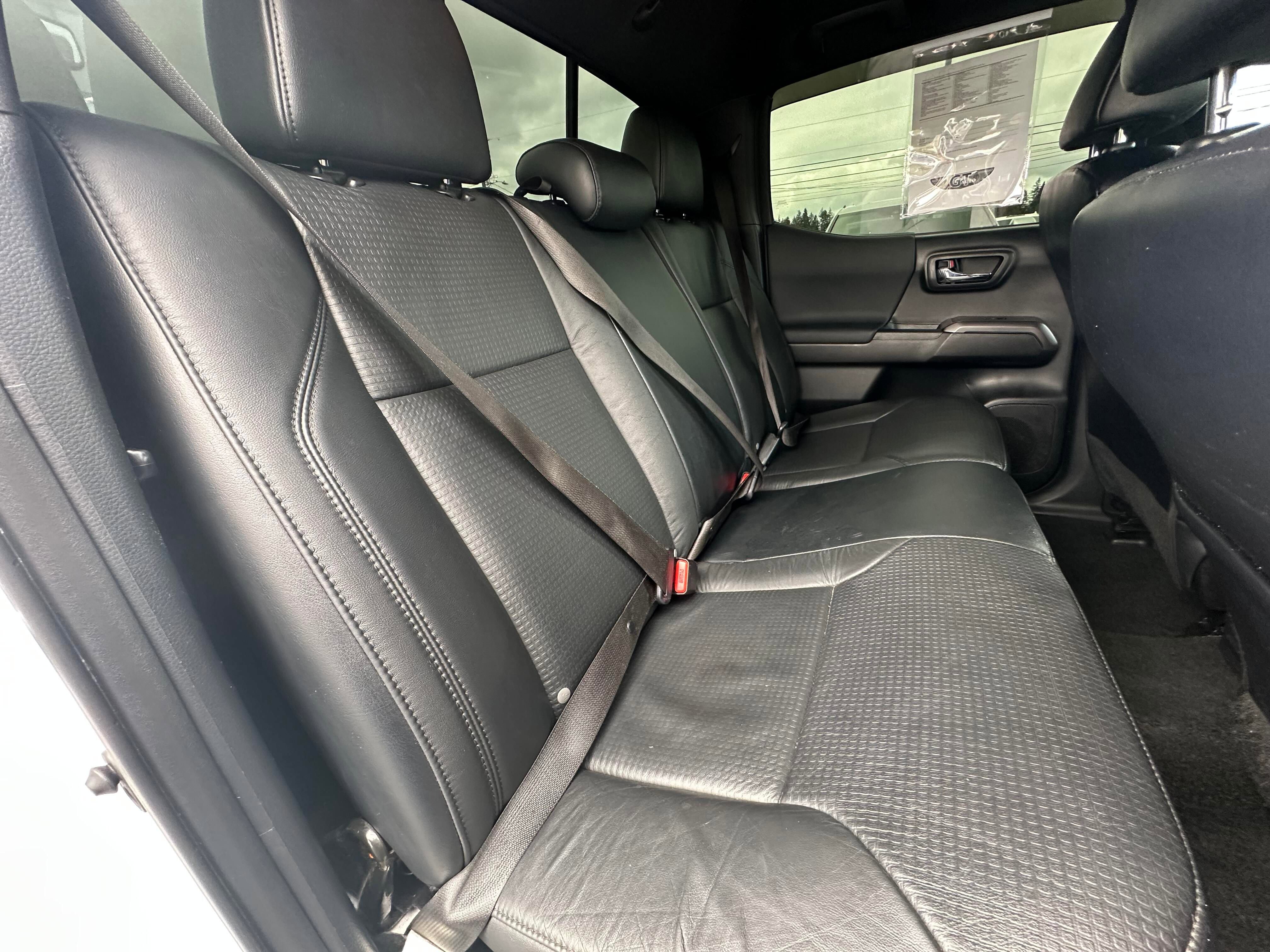Vehicle image 19 of 26