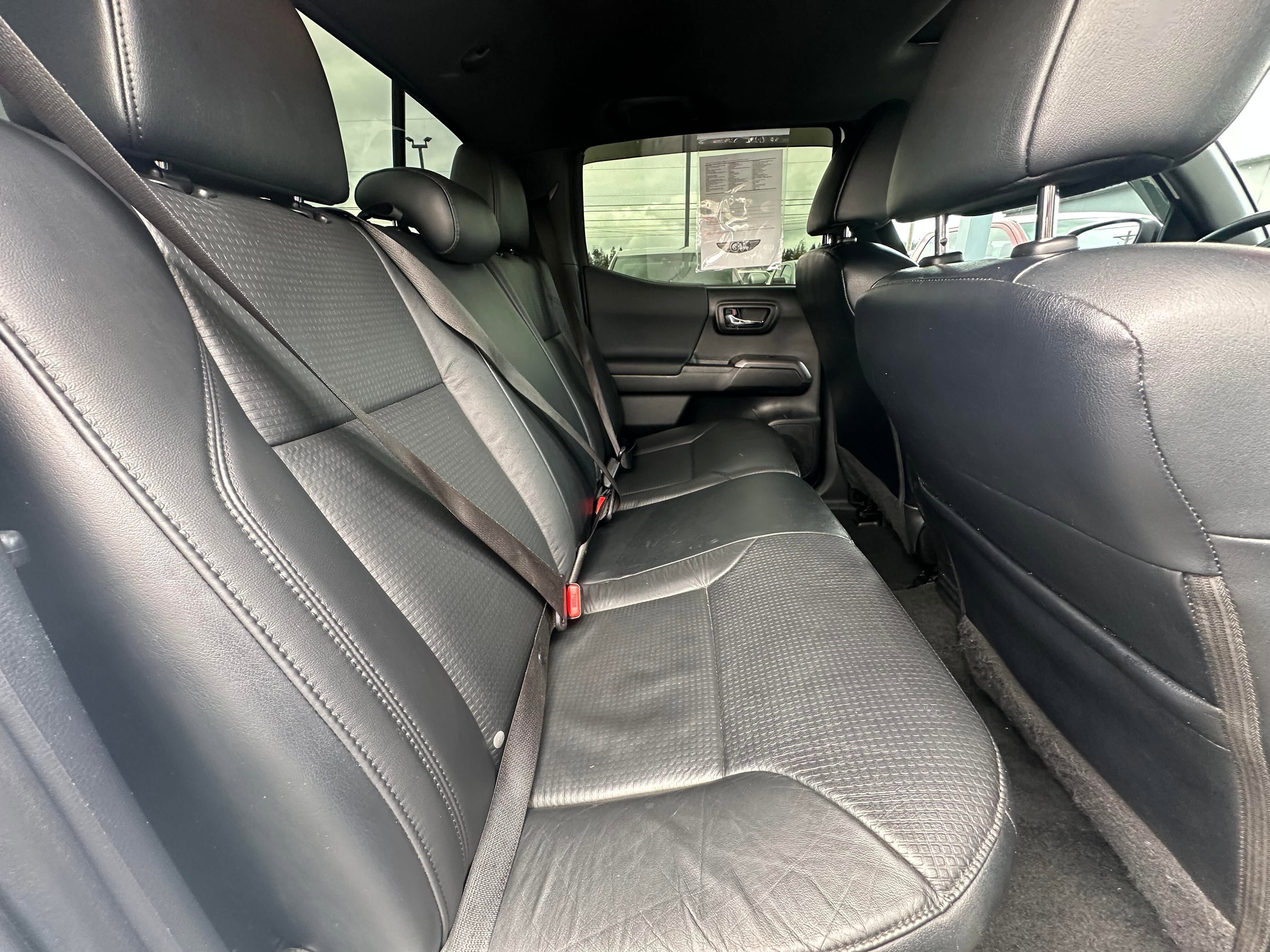 Vehicle image 18 of 26
