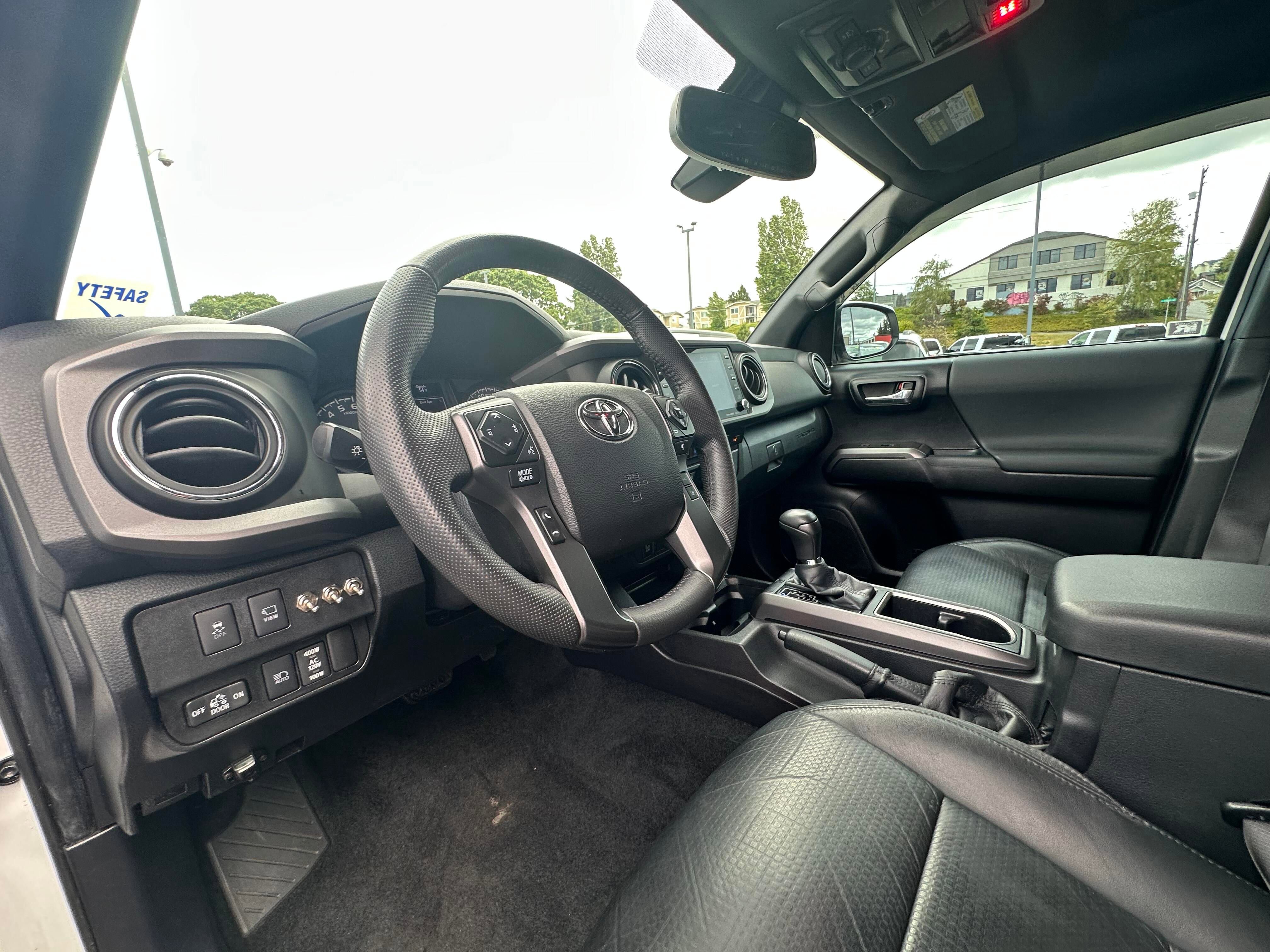 Vehicle image 11 of 26