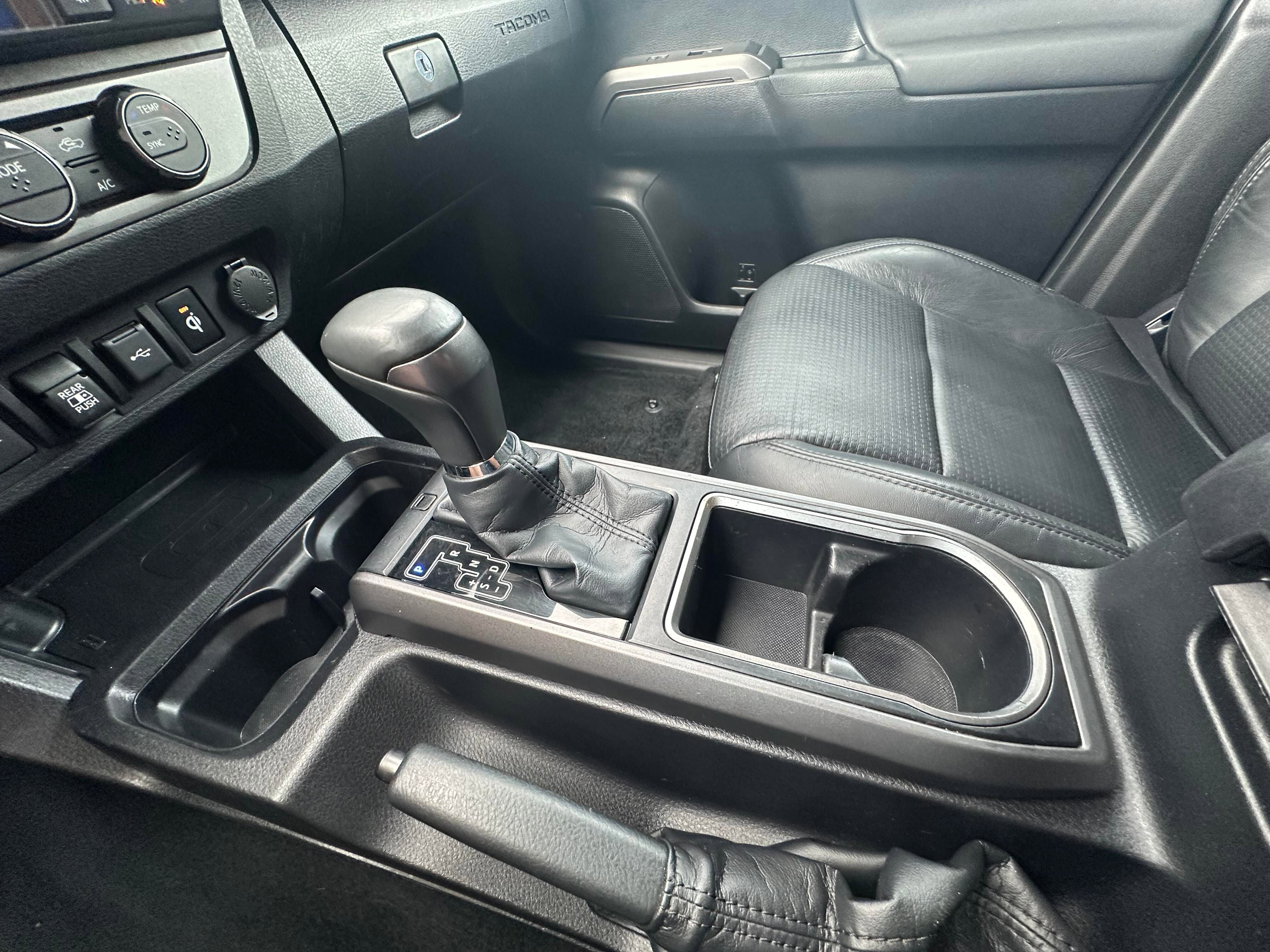 Vehicle image 25 of 26
