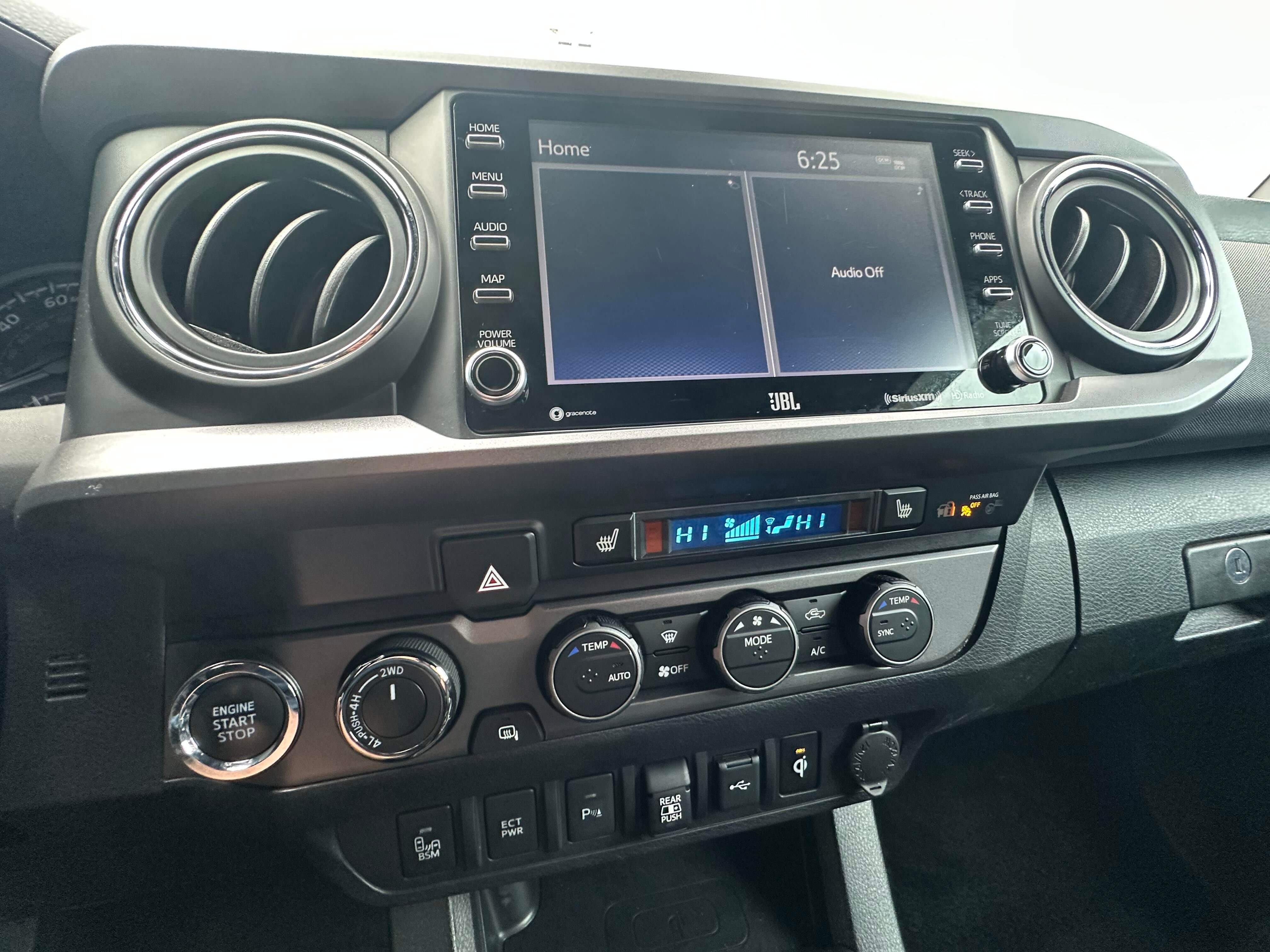 Vehicle image 22 of 26