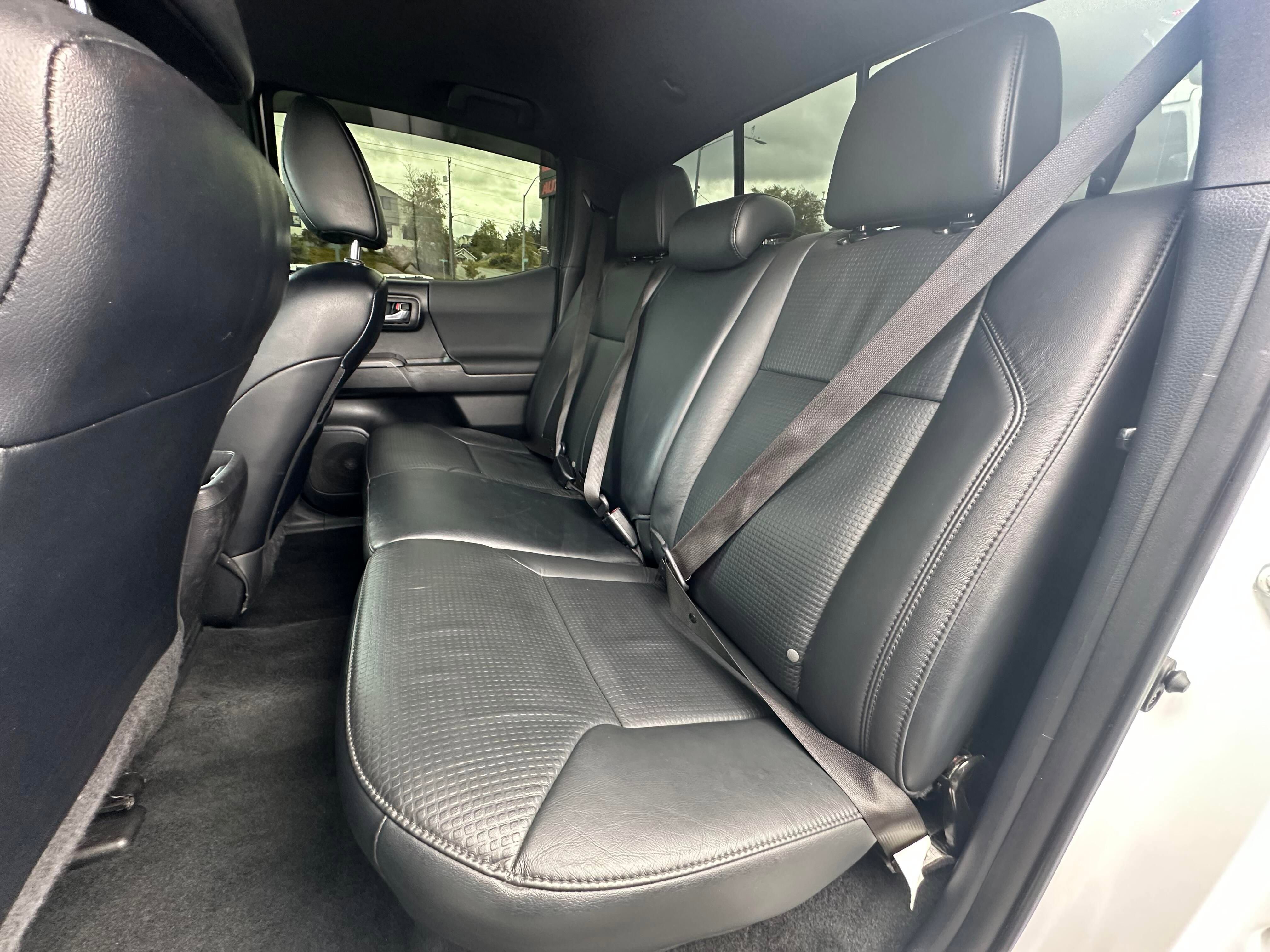 Vehicle image 17 of 26