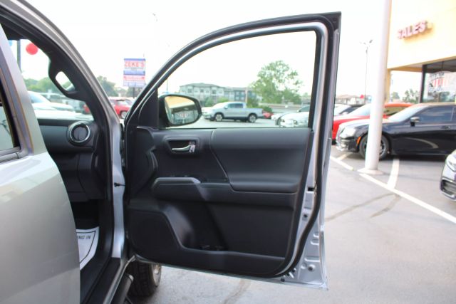 Vehicle image 26 of 38