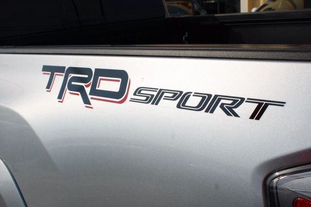 Vehicle image 33 of 38