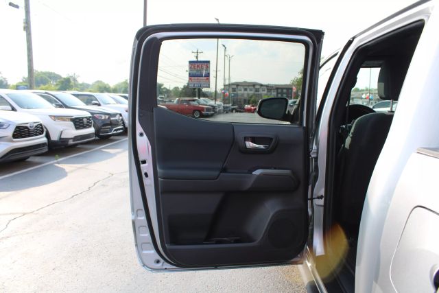 Vehicle image 22 of 38
