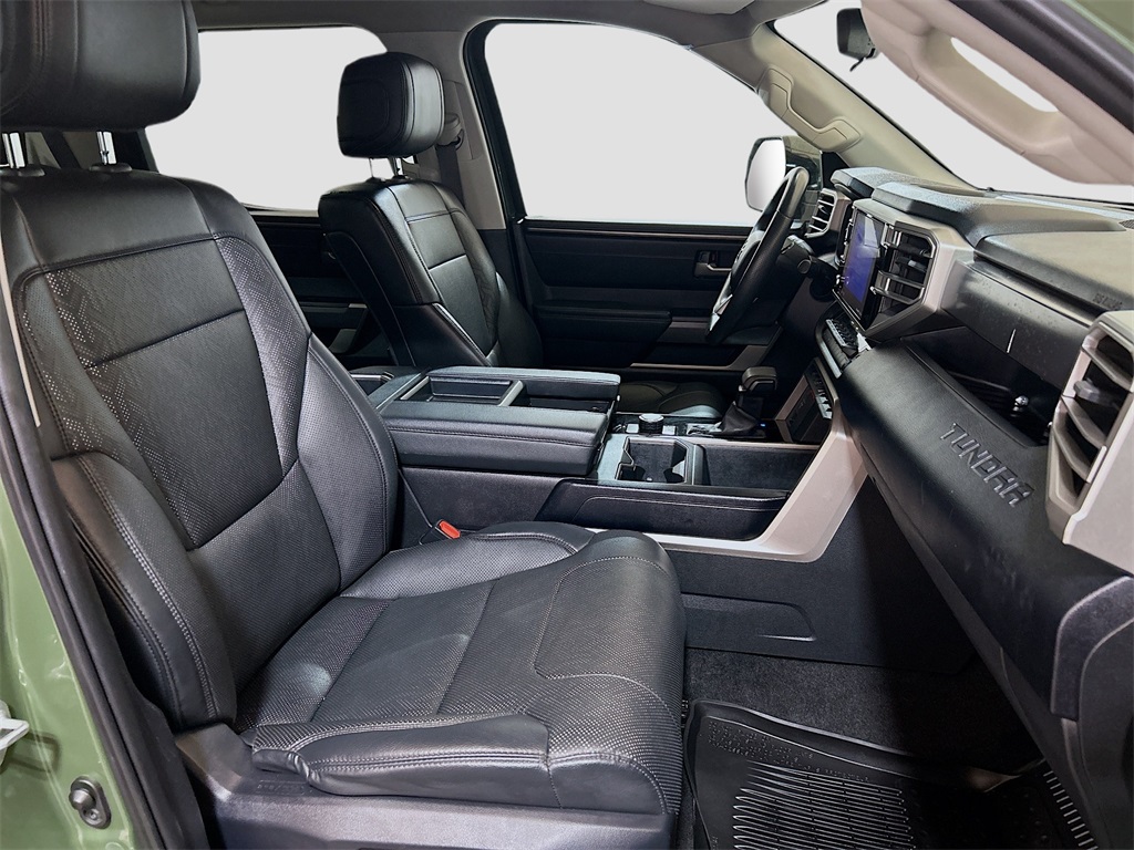 Vehicle image 25 of 29