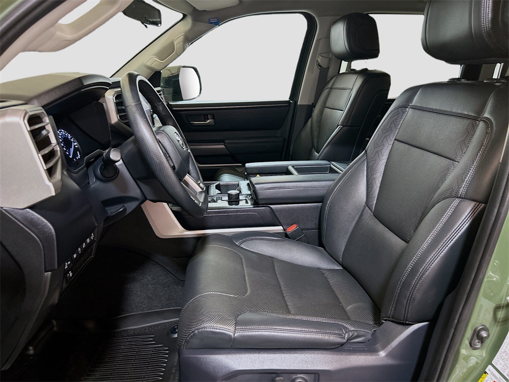 Vehicle image 18 of 29