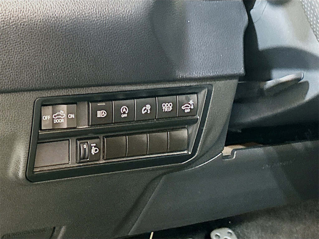Vehicle image 8 of 29
