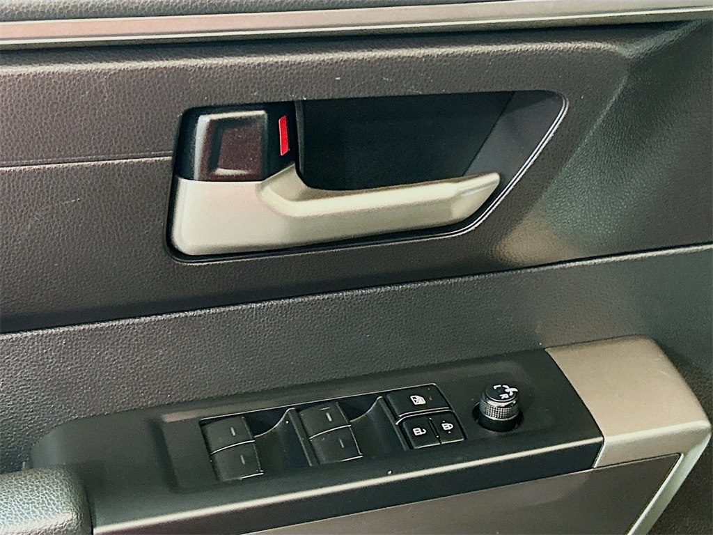 Vehicle image 15 of 29