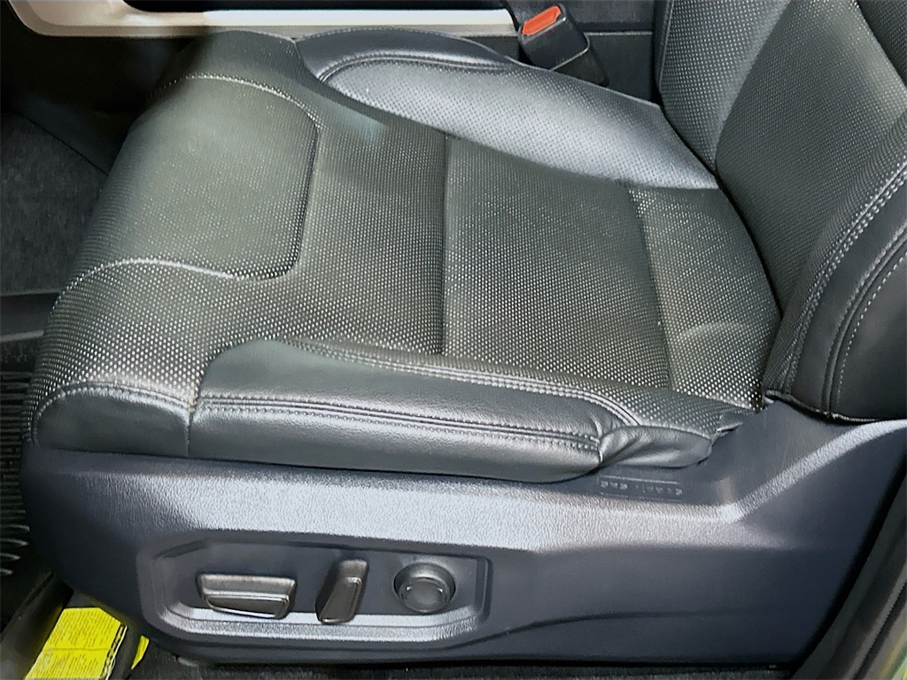 Vehicle image 16 of 29