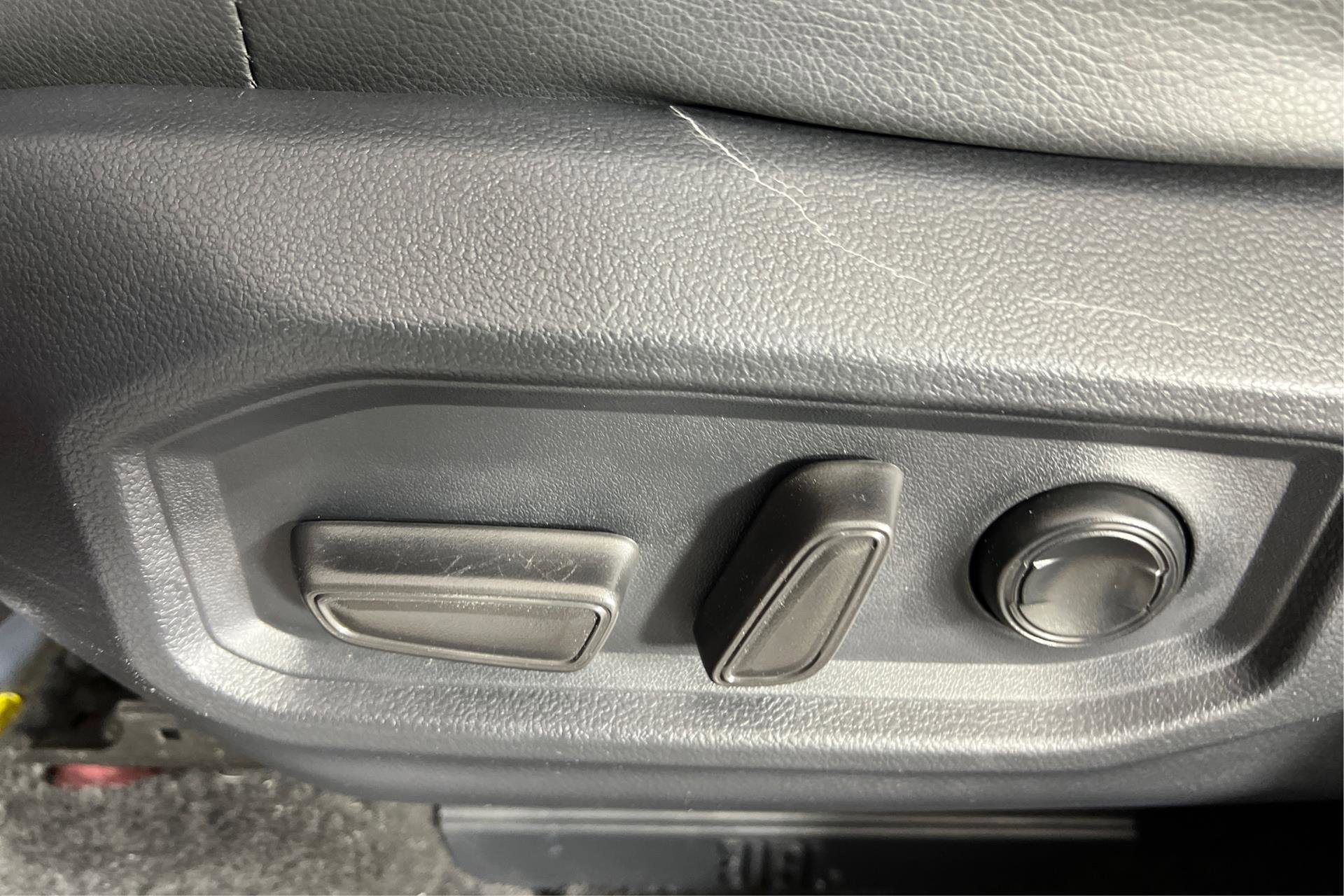 Vehicle image 15 of 27
