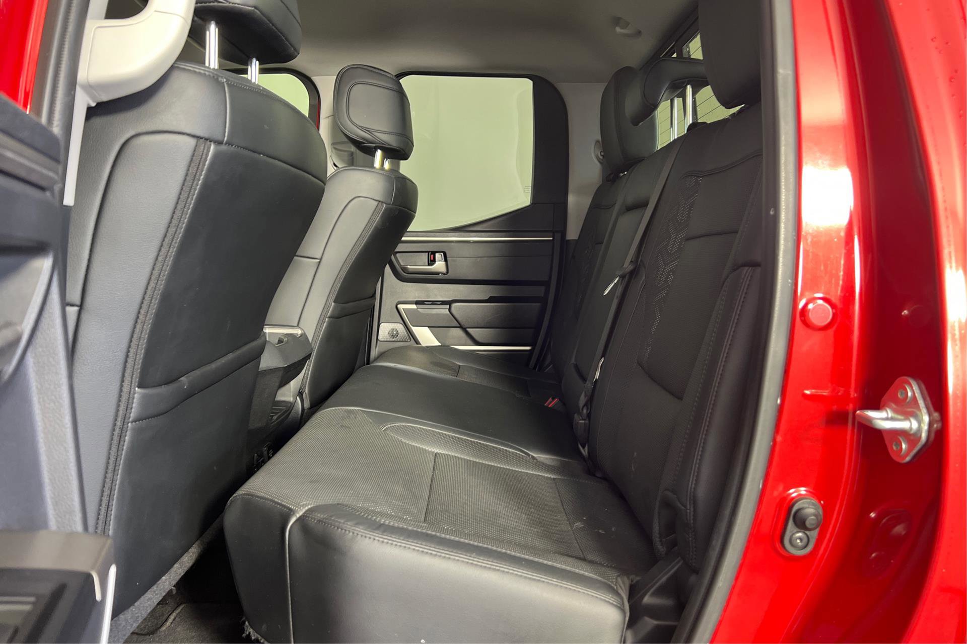 Vehicle image 8 of 27