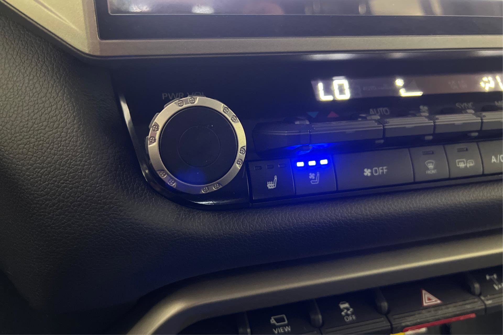 Vehicle image 25 of 27
