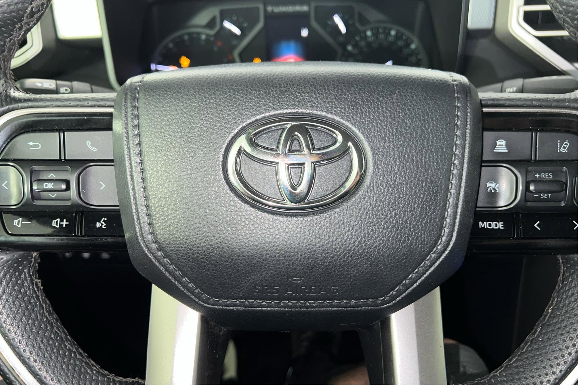 Vehicle image 14 of 27