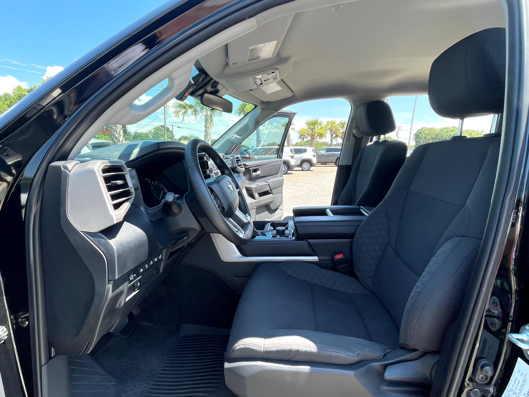 Vehicle image 28 of 48