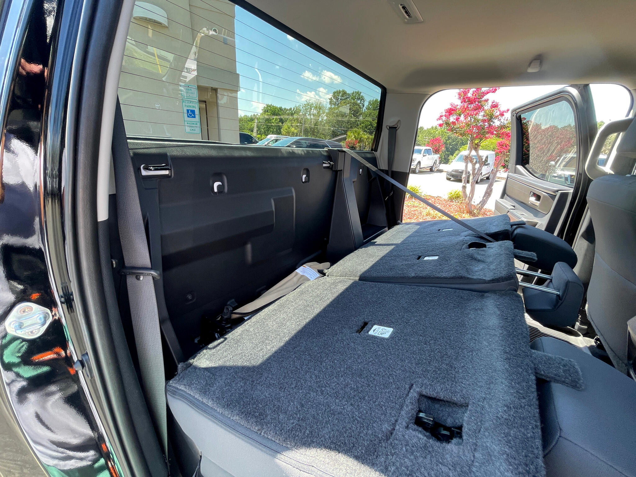 Vehicle image 43 of 48