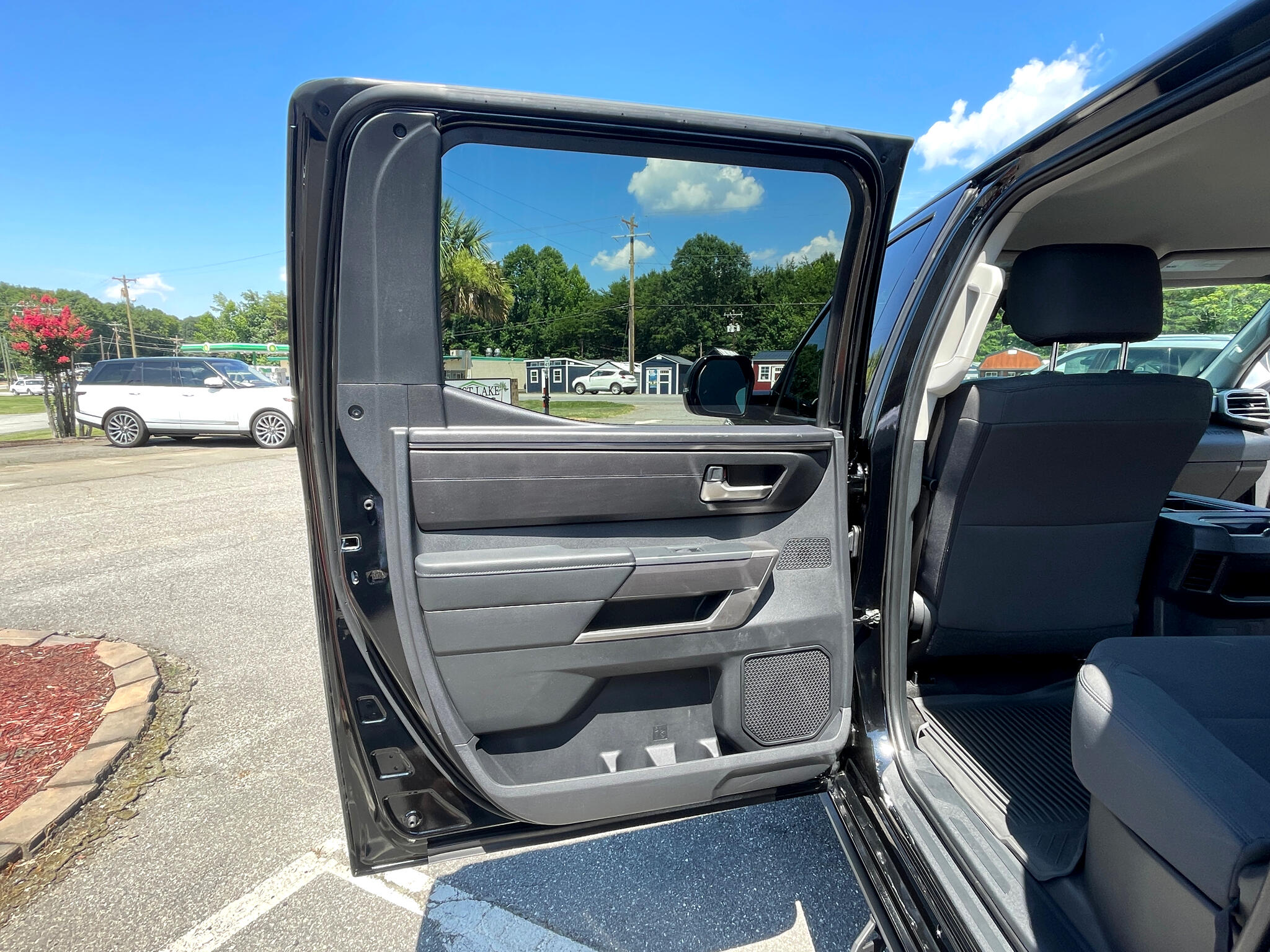 Vehicle image 46 of 48