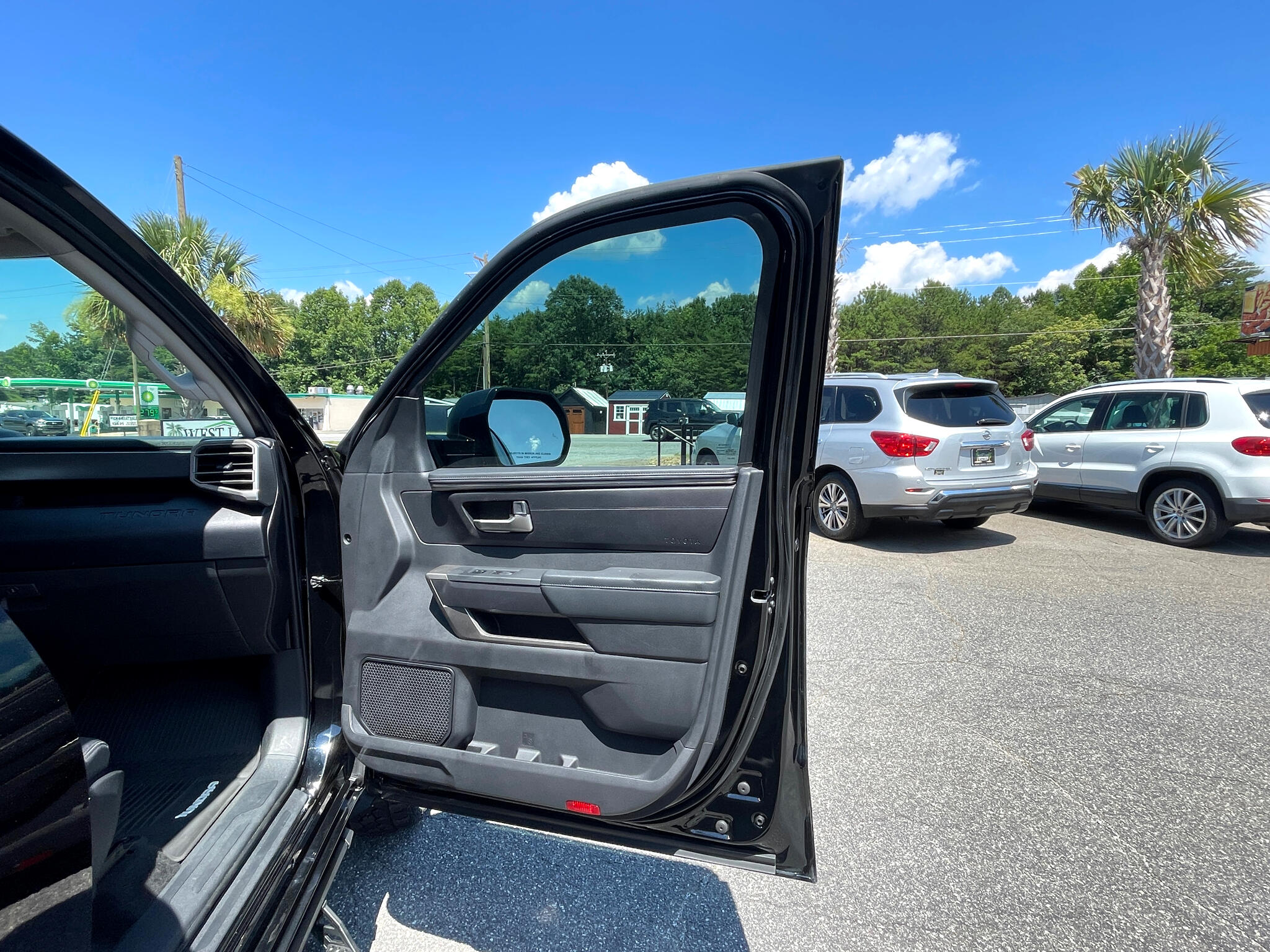 Vehicle image 31 of 48