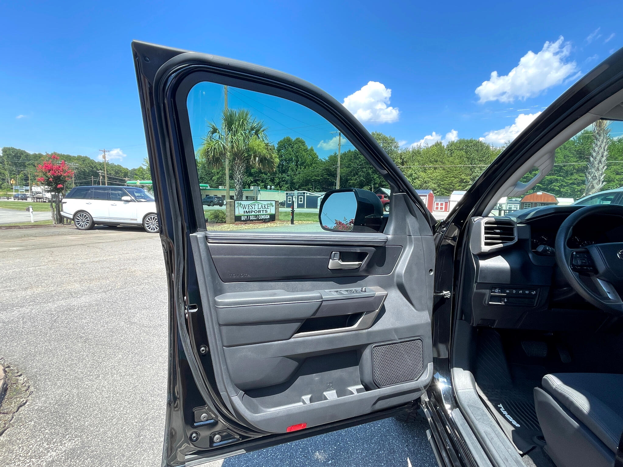 Vehicle image 29 of 48