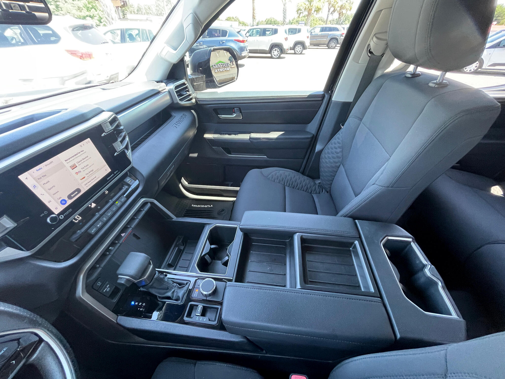 Vehicle image 27 of 48