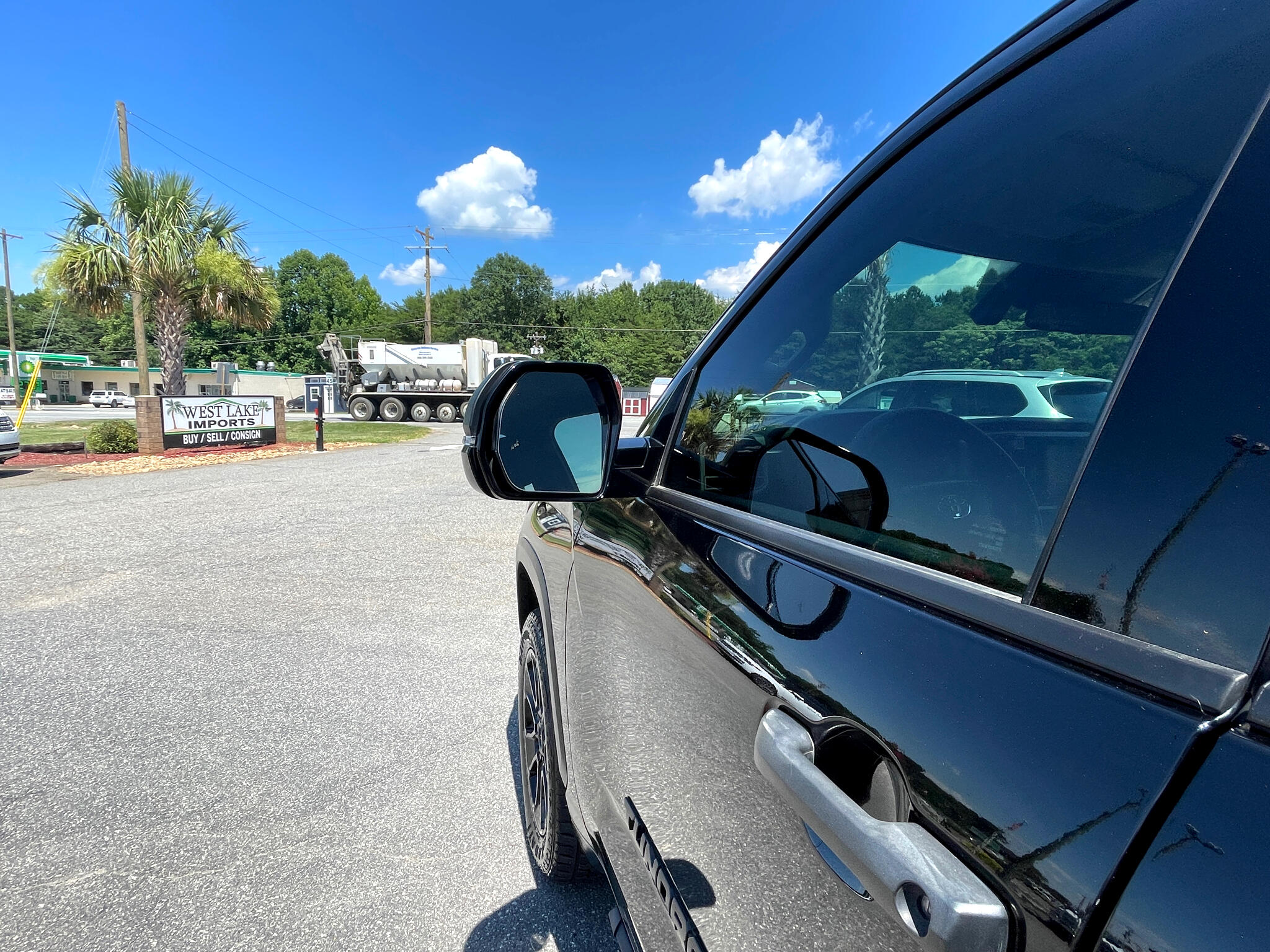 Vehicle image 47 of 48