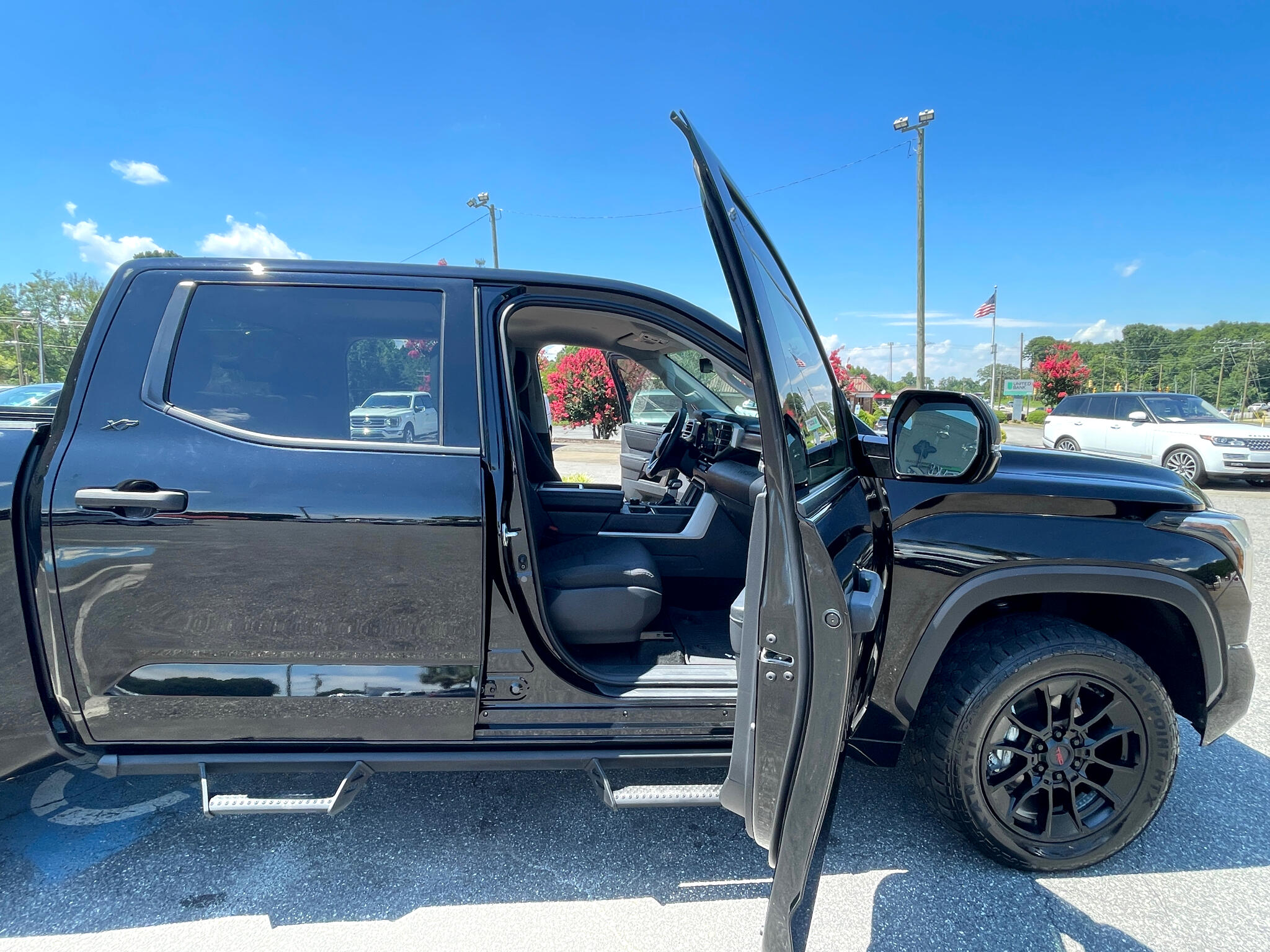 Vehicle image 10 of 48